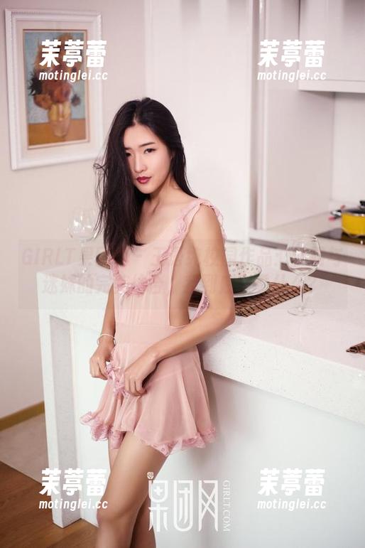 GIRLT果团网 - 王语纯校园作品：学霸与迷妹的完美结合，我到底在看什么？