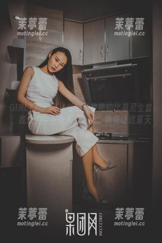 GIRLT果团网-黄歆苑 GIRLT果团网 - 看完黄歆苑的比基尼全套,我决定今天去买条泳裤,随便让这夏天热烈个够!