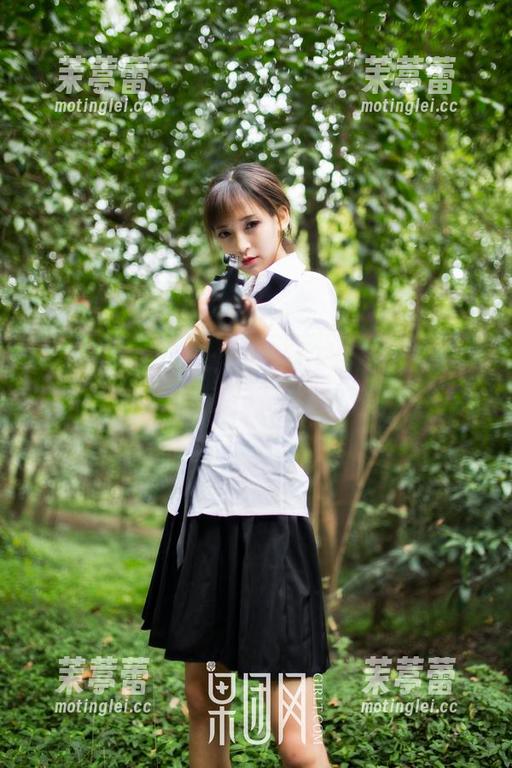 GIRLT果团网 定制图集大揭秘:果团网午后蓝颜,娇滴又含蓄,是个谜!