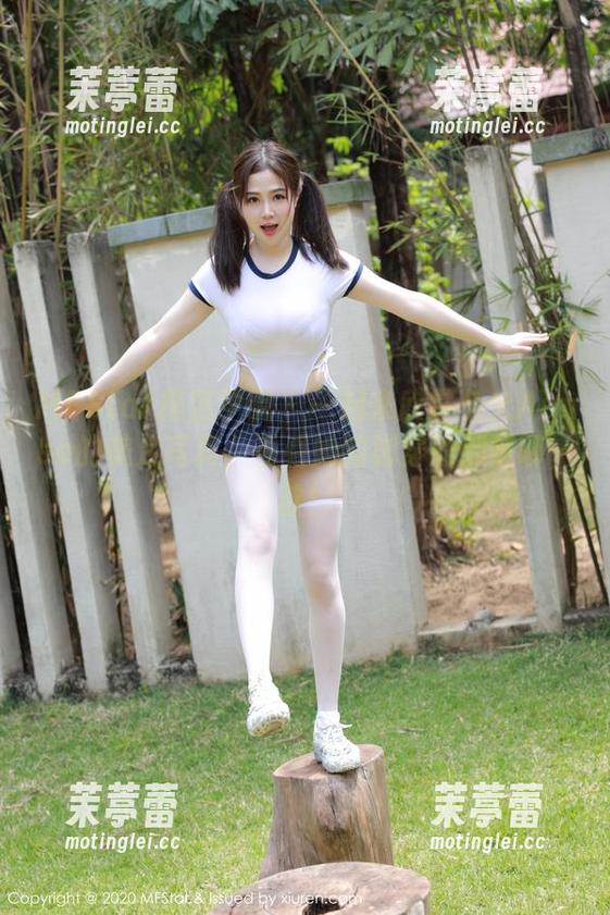 MFStar模范学院 - 一起来欣赏久久Aimee的美足写真，看看她的脚穿的都是哪一款！