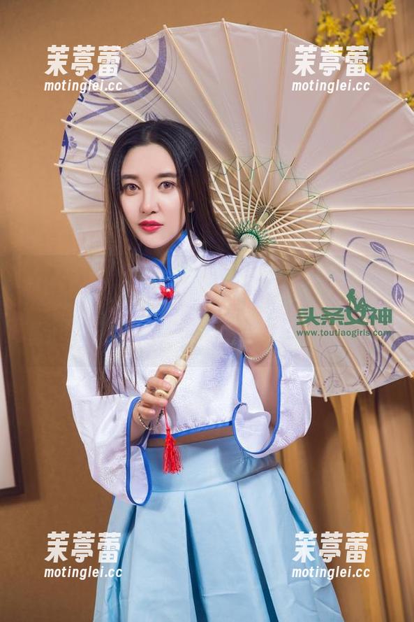 TouTiao头条女神 - 无圣光的果儿Victoria，毛衣在身，美图瞬间变成了我的心动瞬间！