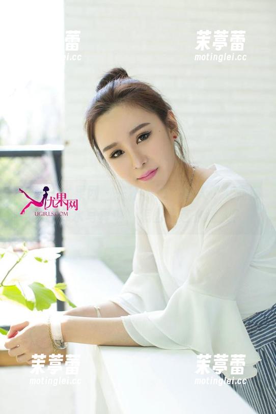 UGirls尤果网 - 一不小心，陷入了艾霓莎的死库水写真中，怎么能这么迷人？