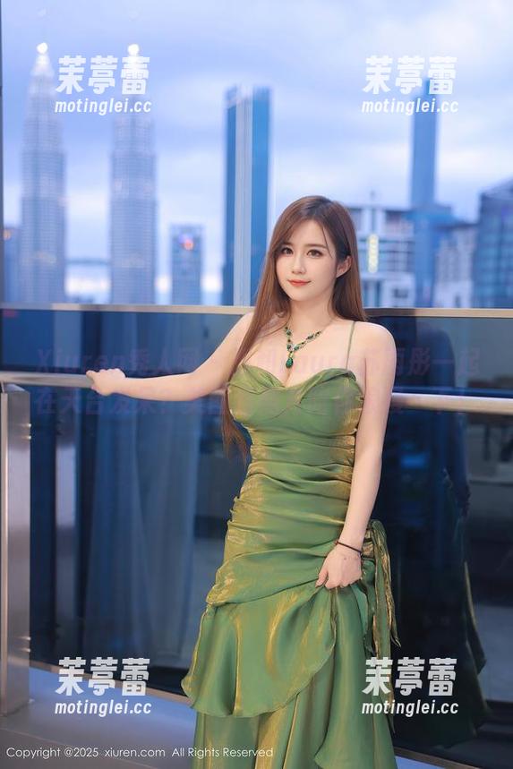 Xiuren秀人网 - 想和Laura苏雨彤一起在天台发呆？美图和照片陪你浪漫一下！