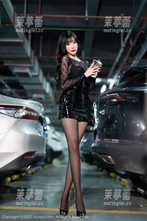 Xiuren秀人网 - 看看MODEL伊若怎样把短裤穿出新花样，写真集下载链接在这，不要错过！