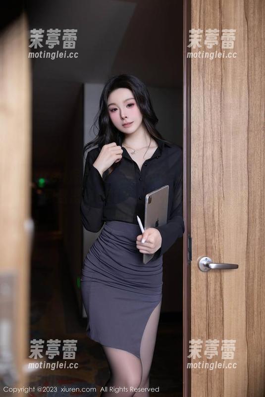 Xiuren秀人网-余贝拉bella Xiuren秀人网 - 余贝拉bella的裸足写真:网盘里你也能踏上“无鞋跑”的奇妙旅程!