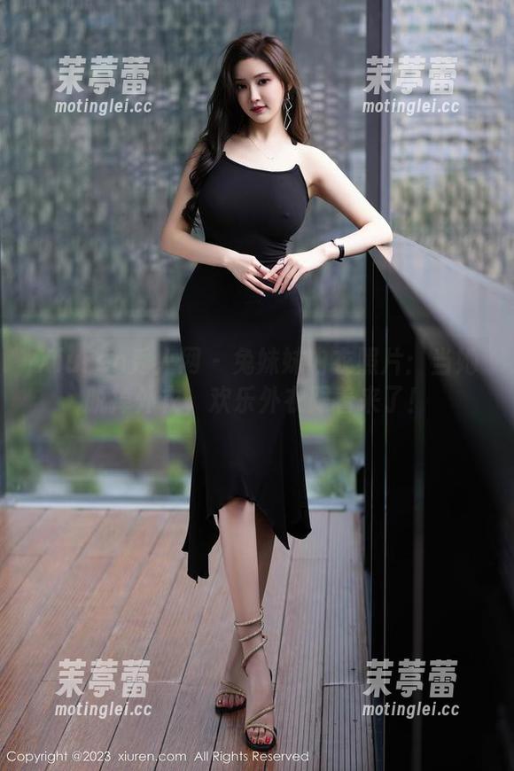 Xiuren秀人网-兔妹妹 Xiuren秀人网 - 兔妹妹内衣照片:当她脱掉外衣,欢乐外衣跟着来了!