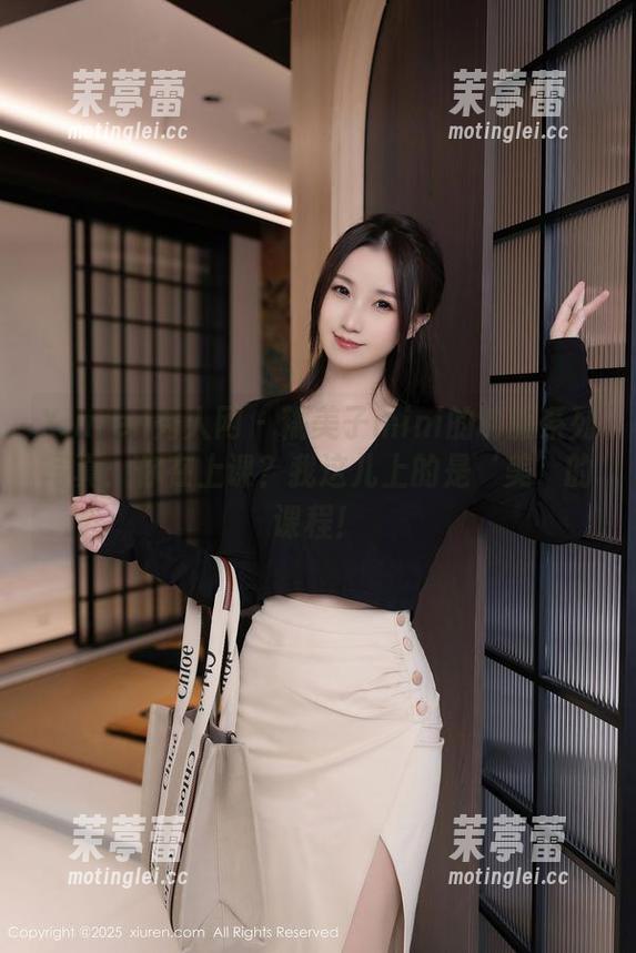 Xiuren秀人网 - 糯美子mini的制服系列写真：你在上课？我这儿上的是‘美’的课程！