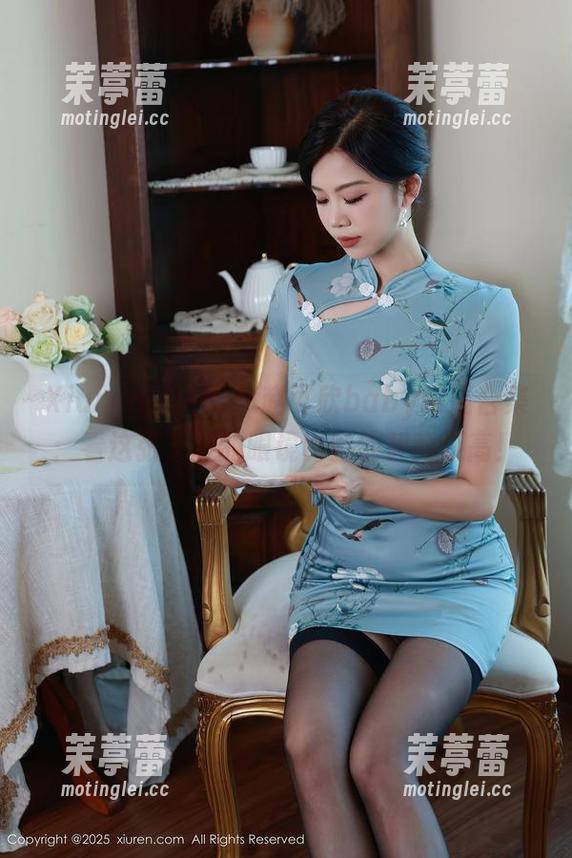 Xiuren秀人网 - 赵可欣baby眼镜合集：看这张，她的眼镜比她的智商还高！