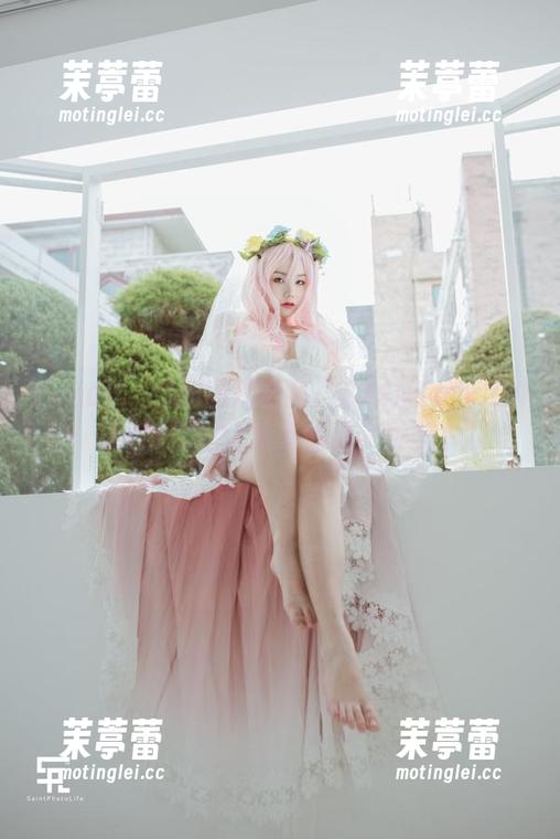 Yuna(윤아)的图片合集：SAINTPhotolife带你体验眩晕的另一种美！