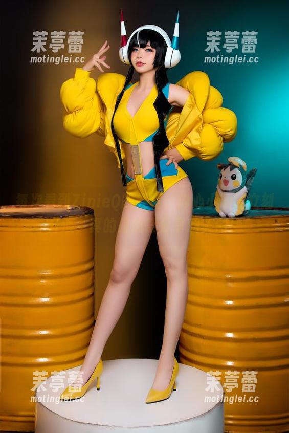 每次看到ZinieQ的红裙，内心小剧场立刻开演，真的是值得分享的美图！