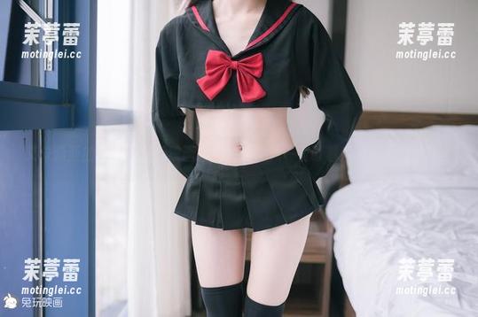 艾米莉亚的日常，兔玩映画的图片作品，一直盯着屏幕也不过分吧？