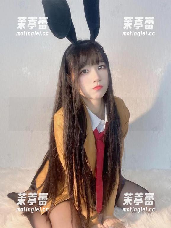 微密圈 - 十万口草莓粥粥，舰长图包里的写真刚刚好，下载也是一种享受！