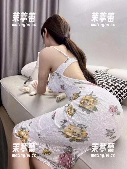 微密圈 - 浴袍内购无水印，周妍希伪装下的“定制写真”——好奇心满满的感觉是怎么回事？