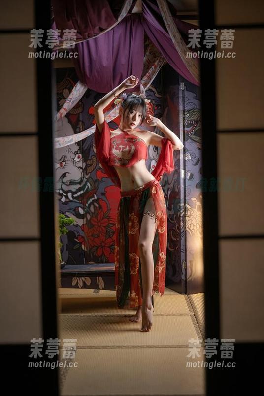 坏露露香宝的夏日写真，打开网盘就像打开了‘色’彩的宝箱！