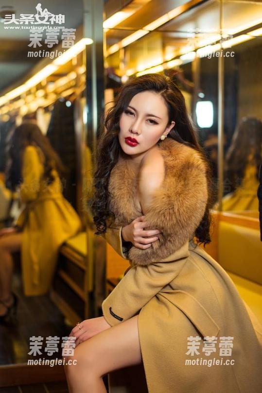 头条女神 - 阿依努尔瓦娅的红裙写真合集：穿越时空的一抹赤色