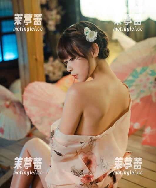 奈汐酱Nice办公室的趣味全套写真，工作和玩乐不可分割！