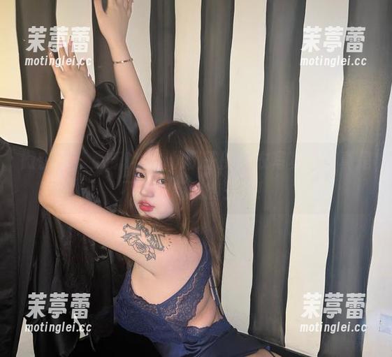 微密圈 - 更新！小u优优子的泳衣写真集，真是不断刷新我的三观！
