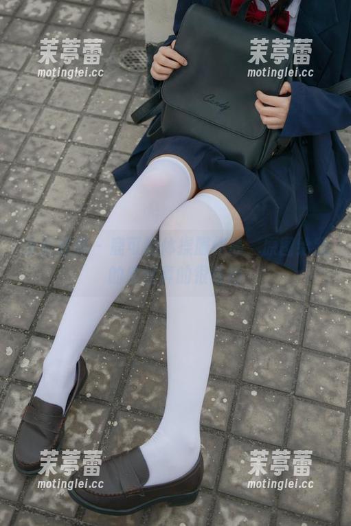少女秩序 - 鹿可的体操服作品，原图给我的感觉真的很奇妙