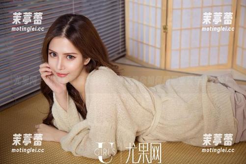 尤果网 - 最新写真集大揭秘：佟蔓教你如何把职业装穿出个性！