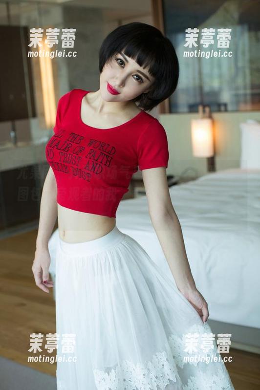 尤果网 - 挥洒职场气息，唐溪若的职业装图包：旁观者的我，竟然也想试试这些搭配。
