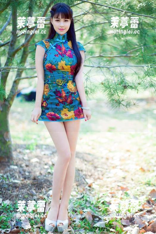 推女郎 - 易阳的作品：天台上的她，随便一张都能让人醉