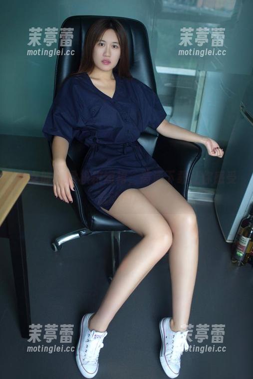 推女郎 - 梁棋棋短裙，高清下载让你感受流动的风情