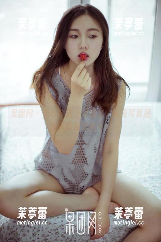果团网 - 当校服遇上莫雅淇，高清写真撞击你的视觉神经！