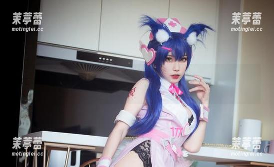 魔法vs.现实：清颜真德秀的女巫新作，更新图片，看看她怎么在镜头前施展魅力！