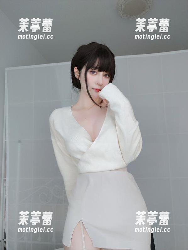 白银81 白银81兔女仆最新图片:她的兔尾巴今天有点松,哈哈!