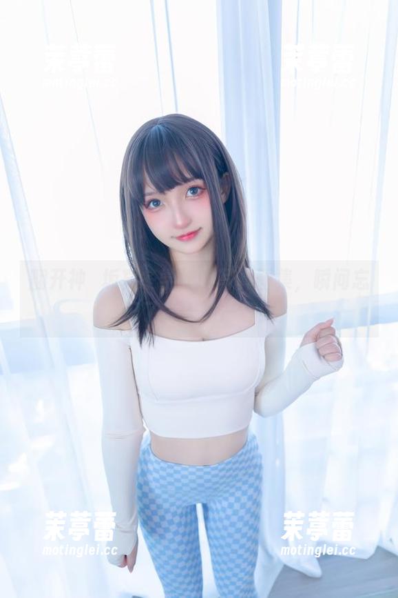 翻开神楽坂真冬学妹的写真图集，瞬间忘记了冬天的严寒！
