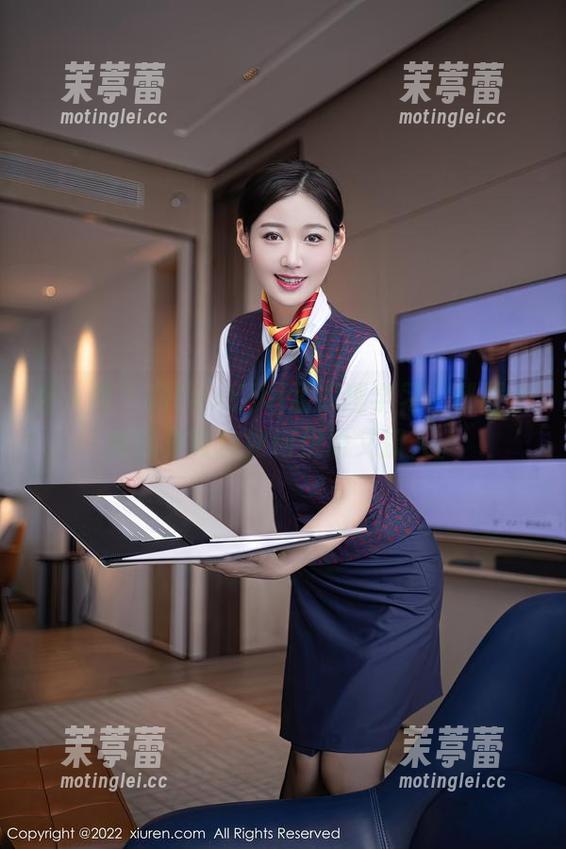 秀人网 - 向FoxYini孟狐狸学习，制服全套图集教你如何优雅又撩人。