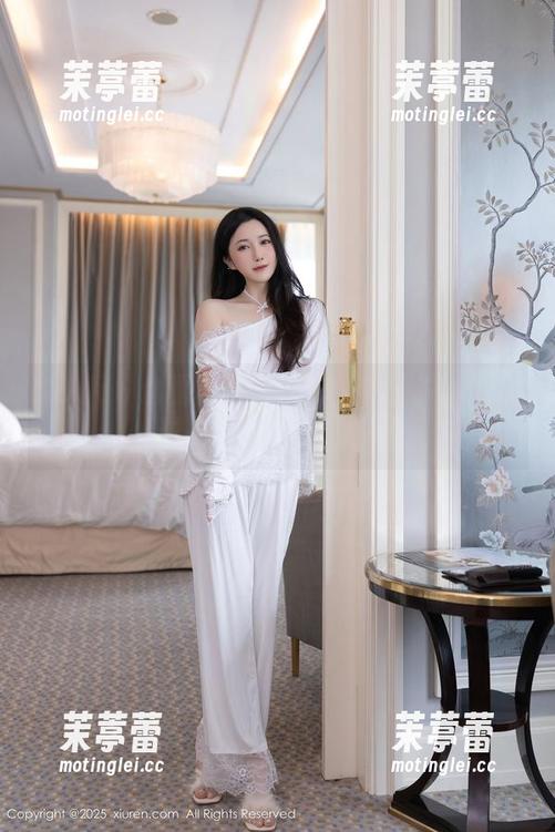 秀人网 - 套图分享大揭秘：养乐多Doll的棉袜，竟然如此撩人！