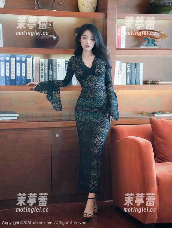 秀人网 - 王伊纯黑白套图，高清却又透着一股神秘感，像是在说什么却又没说出口。