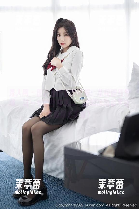 秀人网-白甜 秀人网 - 图片里的白甜制服:从校园到职场,这一身的百变魔力,想知道她会不会变成超级英雄?