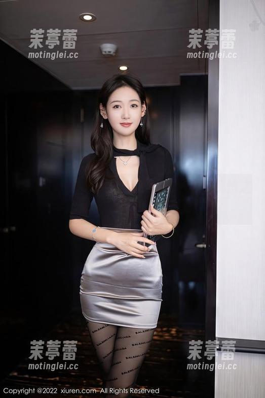 秀人网 - 分享葛征Model的吊带，恍惚之间我也想穿一下？