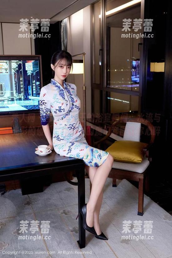 秀人网 - 邹晶晶女王的浴室瞬间：水流与光影的碰撞，作品中的魔幻套图让你心醉。