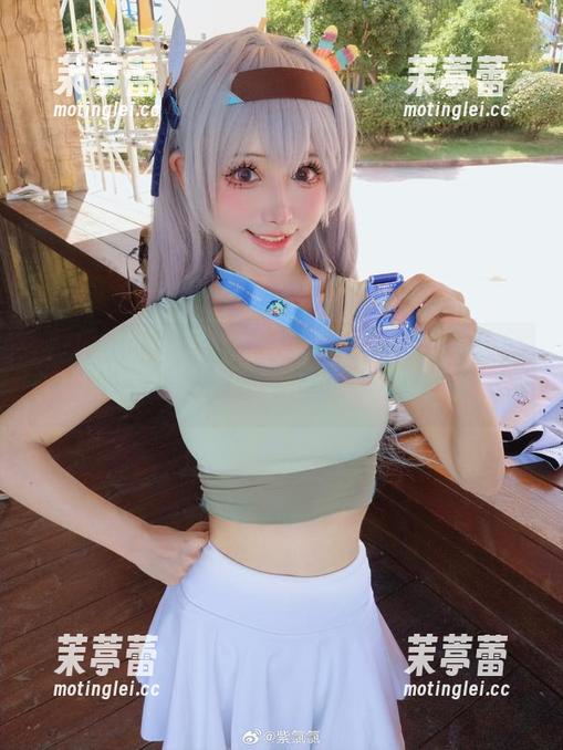 私人领域的美好：紫氯氯和禁闭者莓丝的另类私房美图。