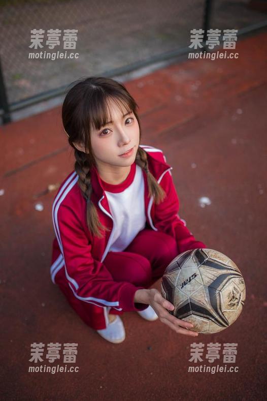 揭开绮太郎kitaro和KizunaAI的神秘面纱：一册私密写真图册等你探索！