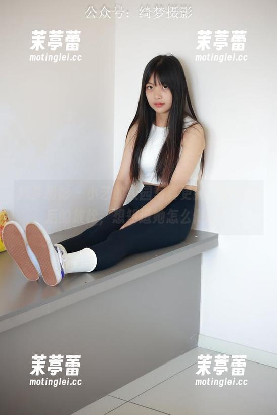 绮梦摄影 - 小艺的校园写真更新，学习之后的放松，想知道她怎么做的？
