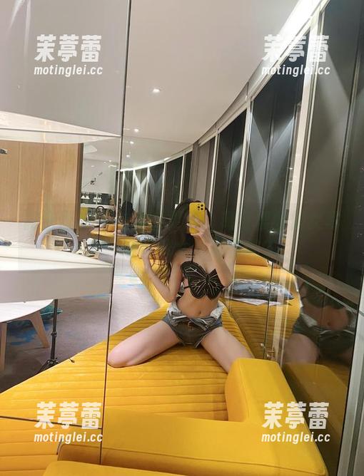 微密圈 - 不一样的更新！葛征黑丝修女写真，谁说修女不能很酷？