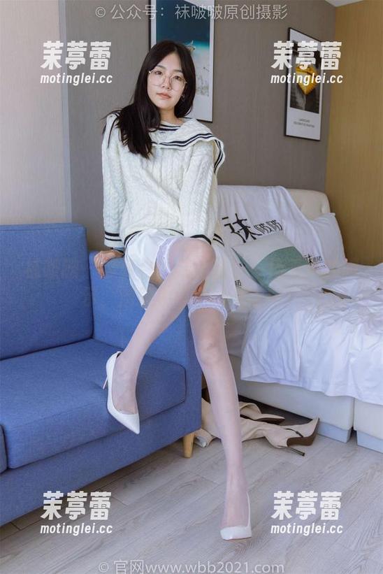 袜啵啵 - 菠萝白棉袜合集：一场无声的暗示，潜藏在每个细节之中！