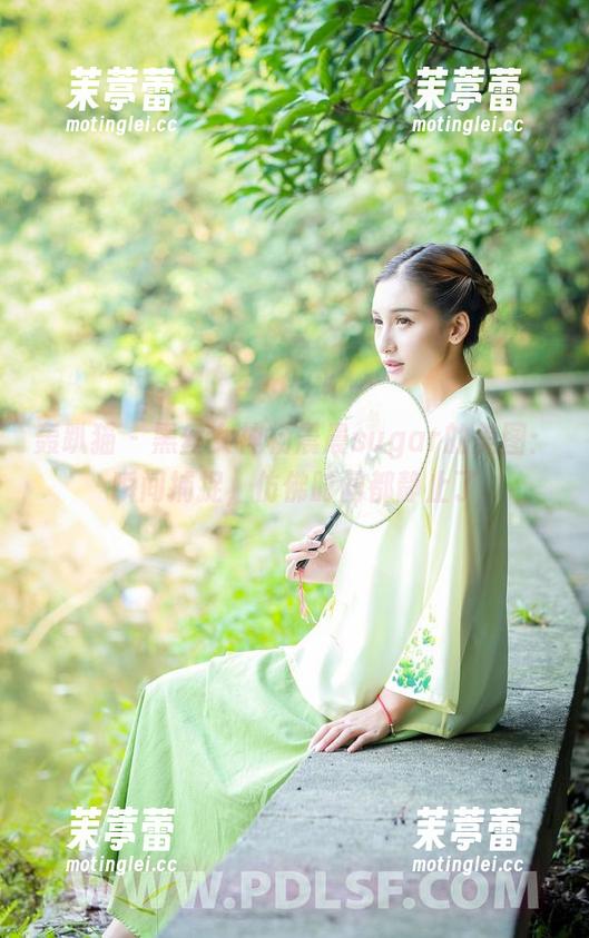 轰趴猫 - 黑丝女神杨晨晨sugar的美图：瞬间捕捉，仿佛时间都静止了