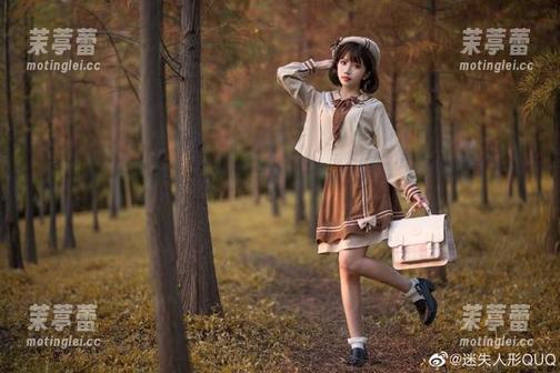 “迷失人形QUQ”在敦刻尔克的写真，提问：我也是在这里迷路吗？