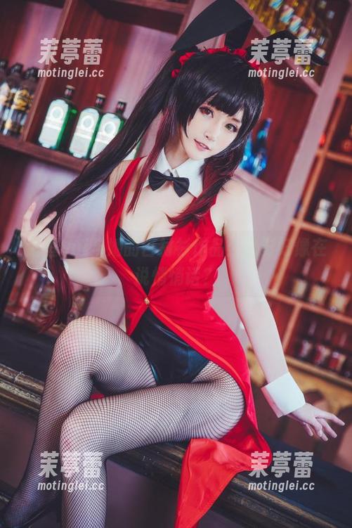 金鱼yui与她的白衬衫作品：倒影好像在说悄悄话？
