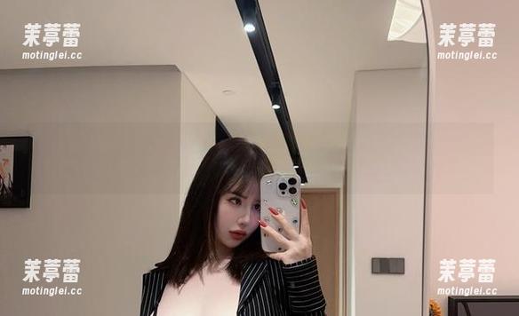 微密圈 - 阿色的半腿红丝图片，真是让人瞬间想起那些热辣的夏日回忆！