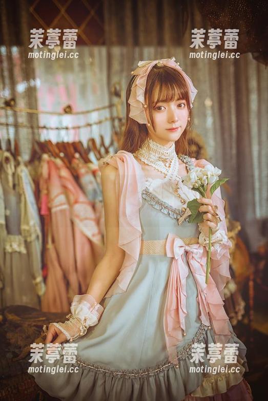 看“陆卿卿kyokyo”，她的修女形象，似乎在挑战我对纯洁的定义。