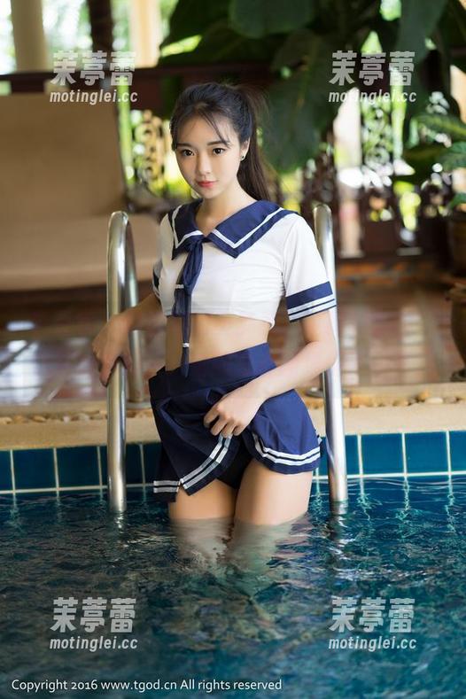 青豆客 - 穿红裙的黄梦羡，诠释什么叫‘优雅的搞怪’，她的写真图集值得一看！